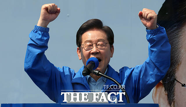 이재명 더불어민주당 대통령 후보는 그들의 반격과 부활이 만만치 않다며 내란 세력들이 복귀하고 윤석열이 상왕으로 귀환할 수 있다고 지지를 호소했다. /배정한 기자