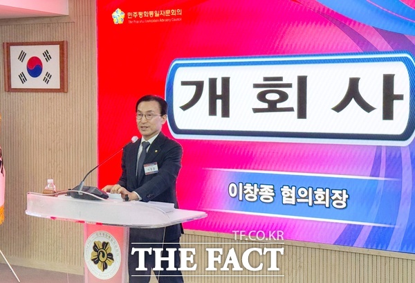 민주평화통일자문회의 대전서구협의회가 26일 서구청 장태산실에서 ‘대내외 환경 변화와 통일·대북정책 추진 방향’을 주제로 2025년 2분기 정기회의를 개최했다. 이창종 협의회장이 개회사를 하고 있다./민주평통 대전서구협의회
