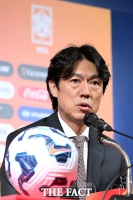  월드컵 3차 예선 명단 발표하는 홍명보 감독 [포토]