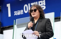  이재명 지지유세하는 시나위 신대철 [포토]