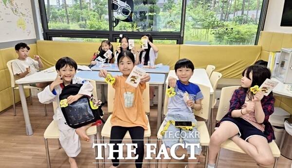 대전시사회서비스원이 가정의 달을 맞아 지난 19일부터 27일까지 직접 운영하는 17개 아동 돌봄 시설의 아동과 보육 교직원을 위한 특별한 선물을 전달했다. /대전시사회서비스원