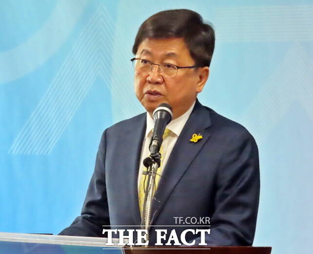 최교진 세종시교육감이 27일 청사 대회실에서 언론브리핑을 갖고 학생 마음건강 증진·자살예방 종합방안을 발표하고 있다. /김형중 기자