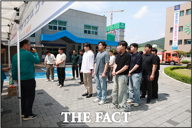 화순군이 화순소방서와 협력해 화재 초동대응 합동훈련을 실시하고 있다./화순군