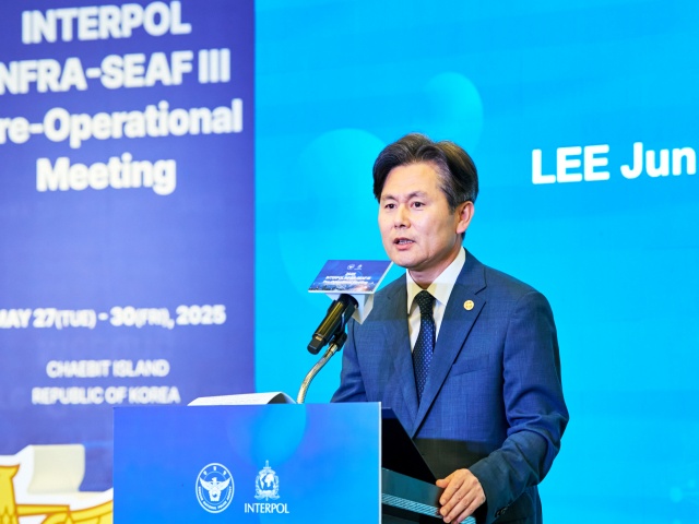 경찰청은 서울에서 2025년 인터폴 도피사범 검거 합동 작전 회의를 개최했다고 27일 밝혔다. 사진은 이준형 경찰청 국제협력관의 발언 모습./경찰청 제공