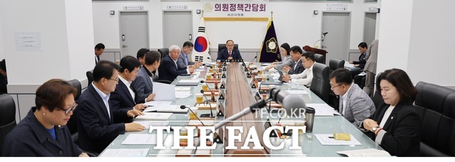 서산시의회가 27일 의원 사무실에서 정책간담회를 하고 있다./ 서산시의회
