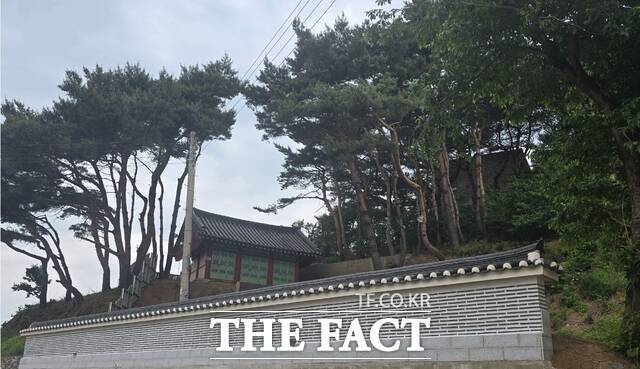 당진시는 도 무형유산 당진 안섬당제 당집의 안전과 문화유산 경관확보를 위한 담장 조성을 완료했다. /당진시