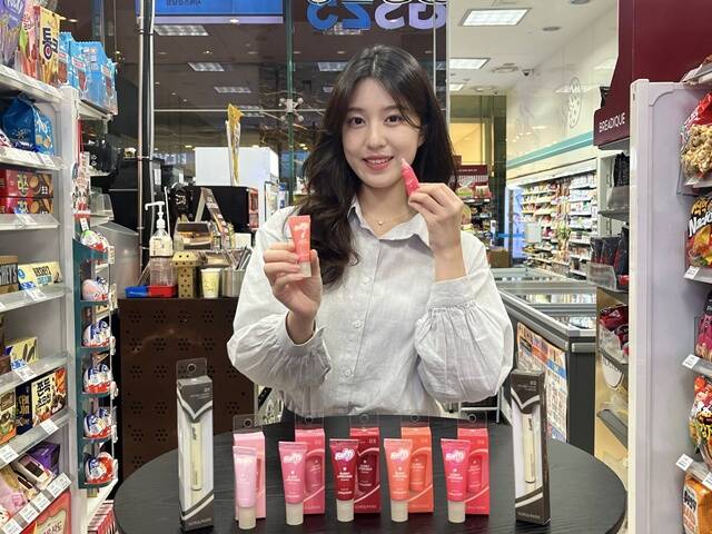 편의점 GS25가 손앤박과 협업해 손앤박 하티 색조 화장품을 출시한다. /GS리테일