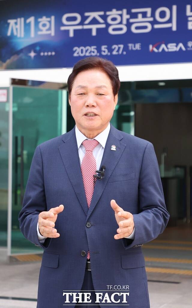 박완수 경남도지사는 27일 사천 우주항공청에서 열린 제1회 우주항공의 날 기념식에 참석해 경남이 글로벌 5대 우주강국 실현에 앞장서겠다고 밝혔다. /경남도