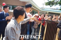  박근혜 전 대통령, 박정희 생가 참배…정치적 메시지 없어