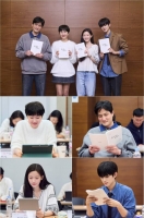  염정아·박해준 '첫, 사랑을 위하여', 대본 리딩부터 빛난 '케미'
