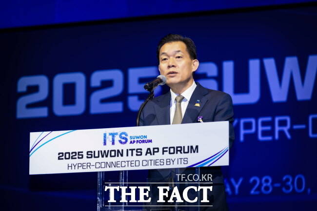 이재준 수원시장이 28일 수원컨벤션센터에서 열린 ‘2025 수원 ITS 아태총회’ 개막식에서 환영사를 하고 있다./수원시