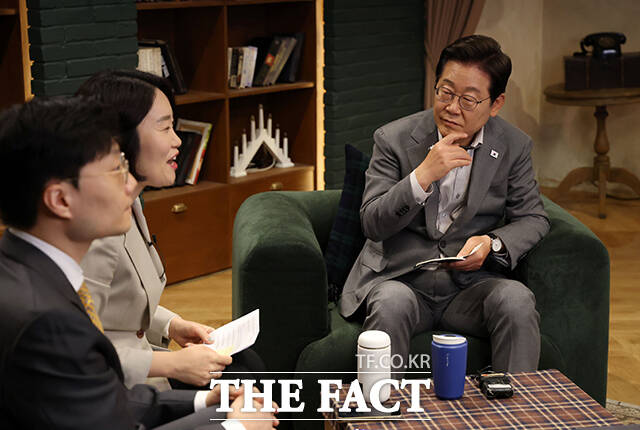 이재명 더불어민주당 대선 후보는 28일 자신의 주식시장의 구조와 투자 풍토를 완전히 바꿔야 한다며 주식 시장의 신뢰를 회복시키겠다고 밝혔다. /배정한 기자