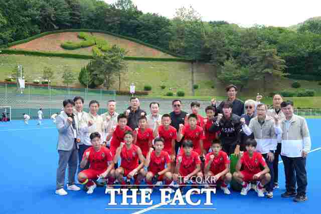 제54회 전국소년체육대회에 참가한 충남 선수들이 화이팅을 외치고 있다. /충남교육청