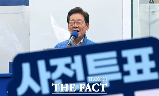 연설하는 이재명 후보.