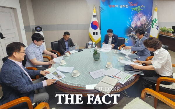 계룡시가 지난 27일 제2파크골프장 조성사업 타당성 조사용역 중간보고회를 개최했다. /계룡시