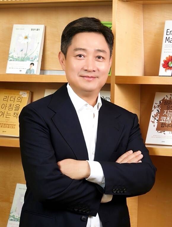 지난해 11월 대표이사로 선임된 홍범식 LG유플러스 사장이 취임 6개월을 맞았다. /LG유플러스