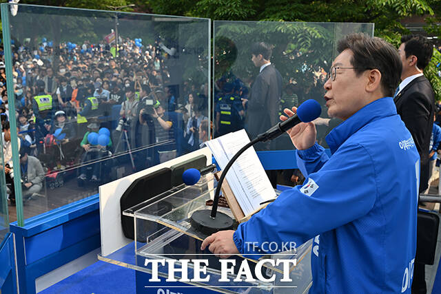 이재명 더불어민주당 대선 후보가 28일 누구도 규칙을 어겨서 부당하게 잘 살 거나 이익을 쉽게 취할 수 있게 하지 않겠다며 주식 시장을 정상화하겠다고 밝혔다. /배정한 기자