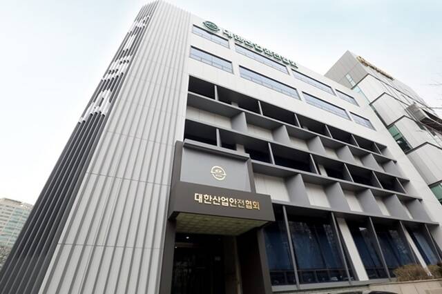 대한산업안전협회가 안전한 주거환경을 조성하기 위해 서울시·서울시사회복지협의회와 주거안심동행 민관협력사업을 위한 업무협약을 체결했다. /대한산업안전협회