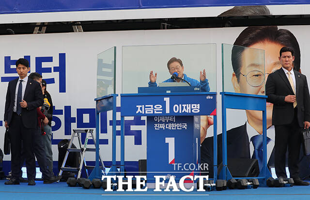 연설하는 이재명 후보.
