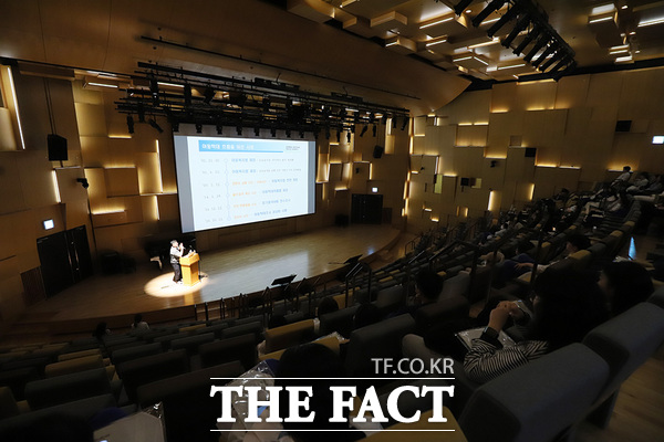 선병원재단 유성선병원은 29일 아동학대 피해 아동을 보다 적극적으로 발견하고 그들의 신체적·심리적 회복을 지원하기 위해 임직원을 대상으로 한 교육 및 캠페인을 펼쳤다./선병원재단