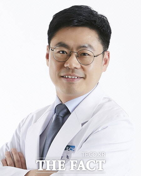 순천향대학교 부속 천안병원 송금종 교수가 ‘2025 아시아태평양 비만대사외과학회(APMBSS) 및 대한비만대사외과학회(KSMBS) 국제학술대회’에서 최우수 발표상을 수상했다./순천향대천안병원