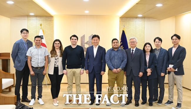 엘살바도르 공공사업교통부 방문단이 부천시에서 ITS 벤치마킹을 진행했다. /부천시