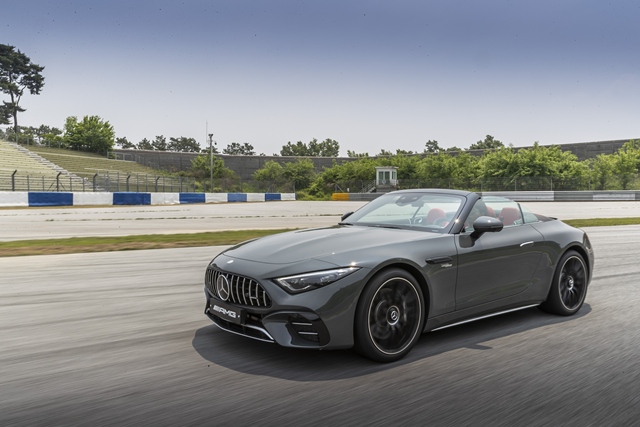메르세데스-AMG GT 55 4MATIC+의 국내 판매가는 2억560만원, 론치 에디션은 2억3660만원이다. AMG SL 43. /메르세데스-벤츠 코리아