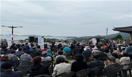 인송문학촌 토문재에서 노벨문학상과 한국문학 심포지엄이 열리고 있다/인송문학촌