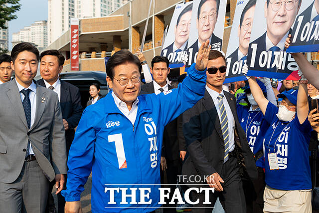 유세장 도착하는 이재명 후보.