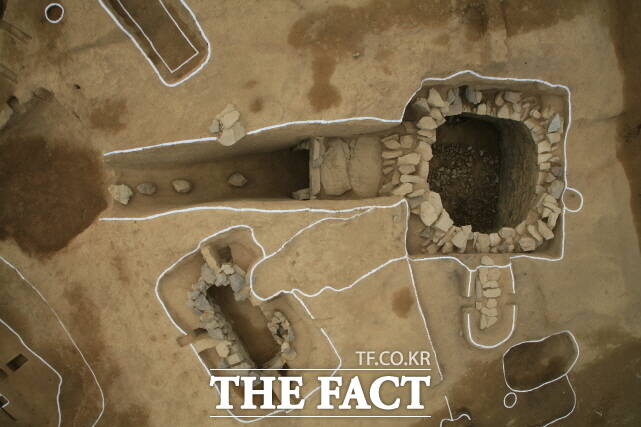 국가지정문화유산 사적으로 지정된 세종 한솔동 고분군 횡혈식 석실분 2호 전경 /세종시