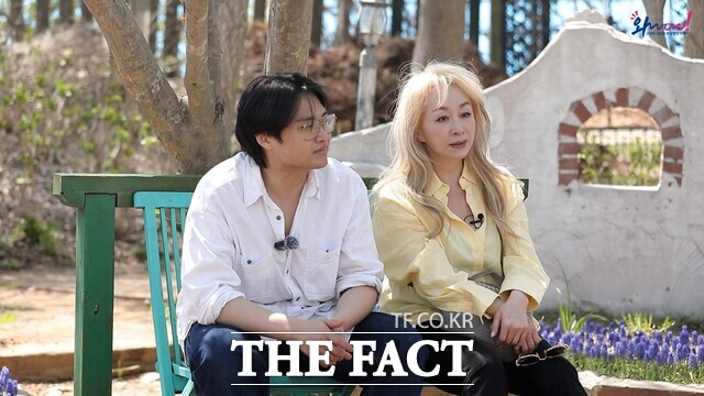 충남도는 2025~2026 충남 방문의 해를 맞아 뮤지컬 배우 박해미와 아들 황성재가 출연하는 반려견과 함께할 수 있는 여행지를 담은 유튜브 콘텐츠를 29일부터 순차적으로 8편을 선보인다. /충남도