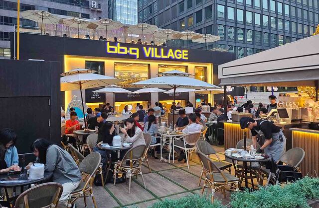 지난해 4월 개점한 BBQ 청계광장점이 1년새 매출액이 30% 증가했다. /제너시스BBQ