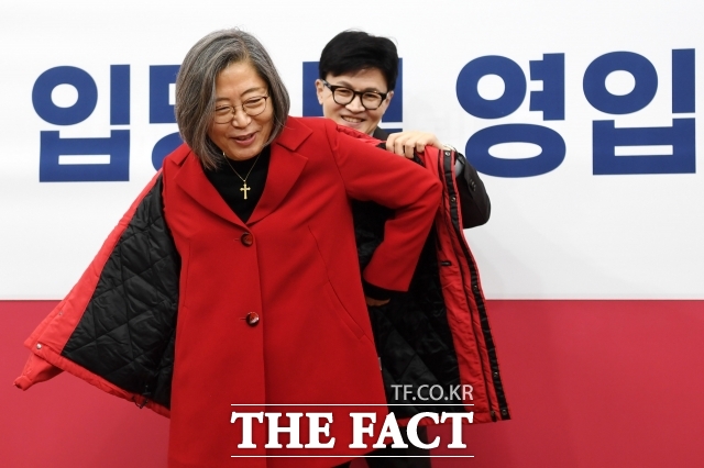 더불어민주당이 온 집안이 남성불구라는 표현으로 이재명 대통령 후보와 자녀를 비방한 이수정 국민의힘 경기 수원정 당협위원장을 경찰에 고발하기로 했다. /남용희 기자