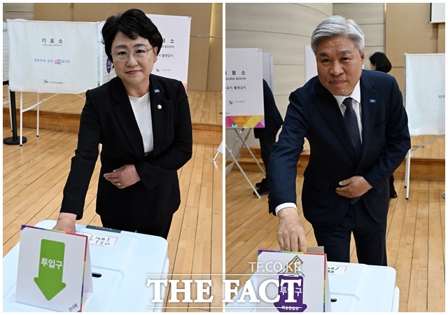 김선민 조국혁신당 당대표 권한대행(왼쪽)과 서왕진 원내대표가 제21대 대통령선거 사전투표 첫날인 29일 오전 서울 서초구 반포1동 주민센터에서 사전투표를 하고 있다. /남용희 기자