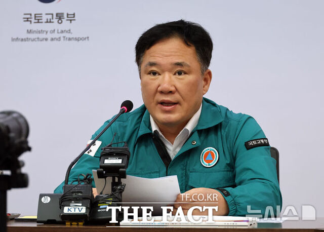 백원국 국토교통부 제2차관이 29일 올해 가을 경주에서 개최되는 APEC 정상회의를 앞두고, 김해공항·경주역 등 주요 교통거점 현장을 찾아 정상회의 준비 현황을 점검했다. /뉴시스