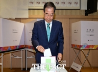  '출국 금지'된 한덕수, 소중한 한표 행사 [TF포착]