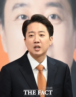  취재진 질문에 답하는 이준석 후보 [포토]