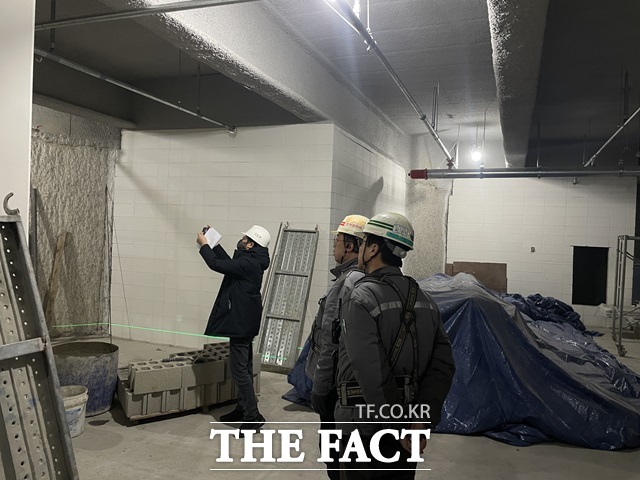 서울 성동구는 관내 중‧대형건축물 및 공개공지에 대한 집중 안전 점검에 나선다./성동구