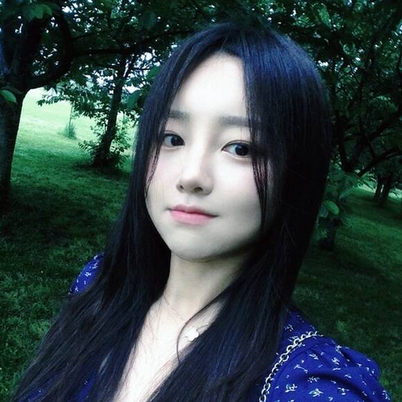 인플루언서 외질혜는 장우재의 노래를 듣고 곡 커버 모델로 나섰다. /로켓드라이브