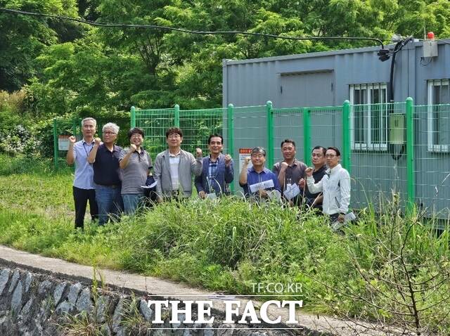 인천시 상수도사업본부가 30일 서구 세어도 현장에서 건강한 수돗물 만들기 위원회 회의를 개최했다./시상수도사업본부