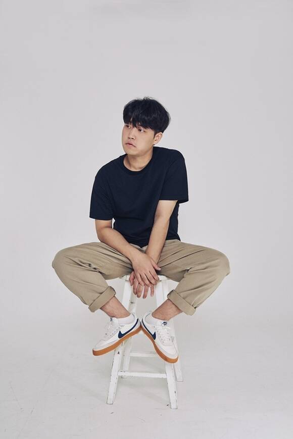 장우재가 30일 신곡 한강 참 예쁘다 음원을 공개했다. /로켓드라이브