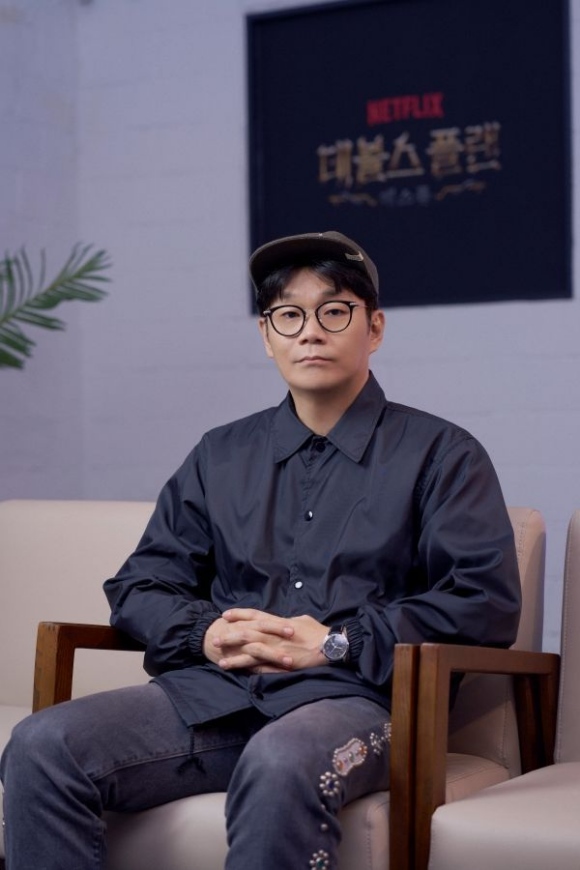 정종연 PD가 넷플릭스 오리지널 예능 데블스 플랜2 관련 인터뷰에 나서 시청자들의 반응을 모두 확인했다며 다만 출연자에 대한 비판보다는 연출자인 자신에게 질타를 보내 달라고 전했다. /넷플릭스