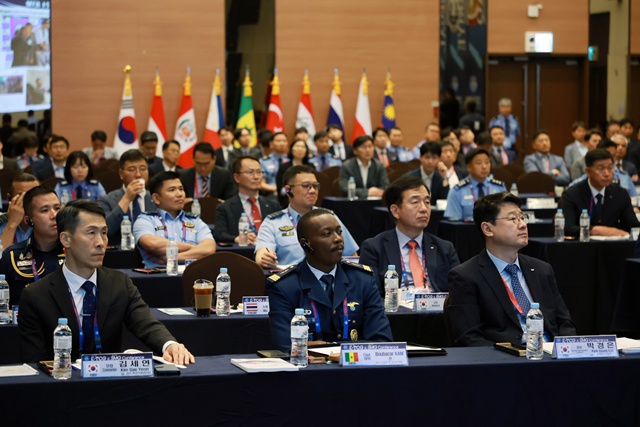 한국항공우주산업(KAI)은 공군과 지난 27일부터 29일까지 3일간 경기 성남 밀리토피아 호텔에서 제14회 K-TCG 국제회의 및 제8회 SMG 국제회의를 공동 개최했다고 30일 밝혔다. /KAI