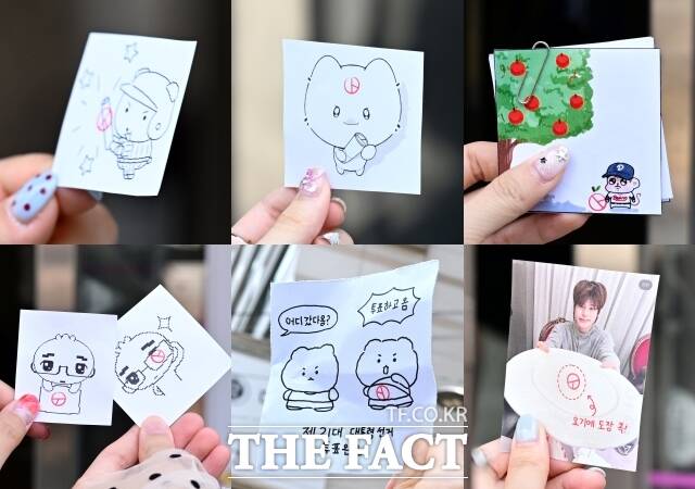 다양한 투표인증 그림 30일 서울 강남구 청담동 주민센터에 마련된 사전투표소에서 투표를 마친 시민들이 도장을 찍은 캐릭터 그림이나 아이돌 사진(오른쪽, 라이즈 소희)을 들고 기념촬영하고 있다.
