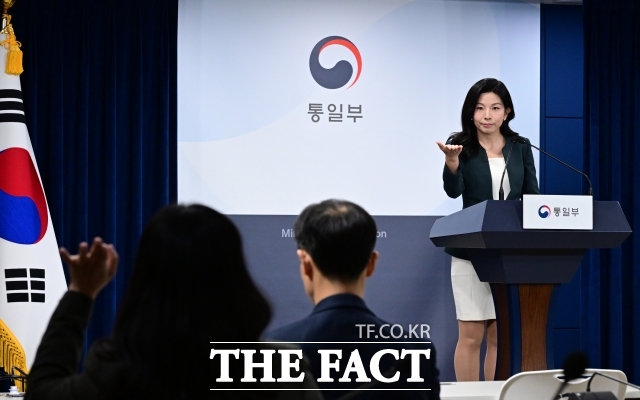 김인애 통일부 부대변인은 30일 정부서울청사에서 열린 정례브리핑을 통해 이제라도 국제규범을 무참히 훼손하고 국제 평화를 위협하고 있는 북러 간 불법적인 군사협력은 즉각 중단돼야 한다고 지적했다. /임영무 기자