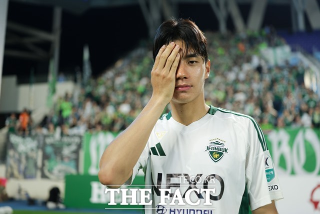 전북현대의 미드필더 전진우가 홍명보호에 처음 발탁된 데 이어 30일 하나은행 K리그1 2025’ 16라운드 MVP로 선정되는 영예를 안았다./K리그