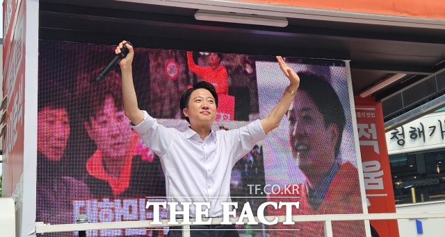 이준석 개혁신당 대선 후보가 투표 전 마지막 주말에도 수도권 유세에 나서며 지지층 결집과 반(反)이재명 공세에 박차를 가했다. /안양=서다빈 기자