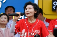  동작구 집중 유세에서 남편 지지 호소하는 설난영 여사 [TF사진관]
