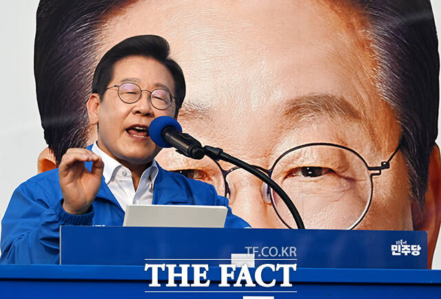 이재명 더불어민주당 대선 후보는 1일 준 보훈병원 도입 등 보훈정책 공약을 발표하며 국가를 위한 특별한 헌신엔 합당한 대우를 보장하겠다고 약속했다. /배정한 기자