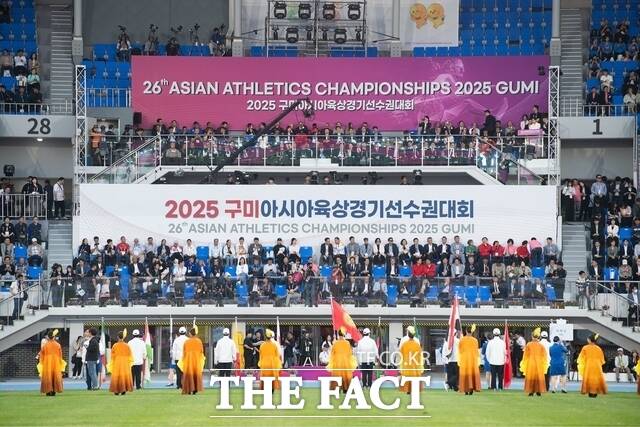 2025 아시아육상경기선수권대회가 지난달 31일 구미시민운동장에서 열린 폐회식을 끝으로 5일 간의 일정을 마무리했다. 기초단체 가운데 전국 최초로 경북 구미에서 열린 이번 대회는 아시아 43개국에서 온 선수단 2000여 명이 참가했고, 대회 기간 동안 7만여 명 이상 관람객이 경기장을 찾았다. /구미시